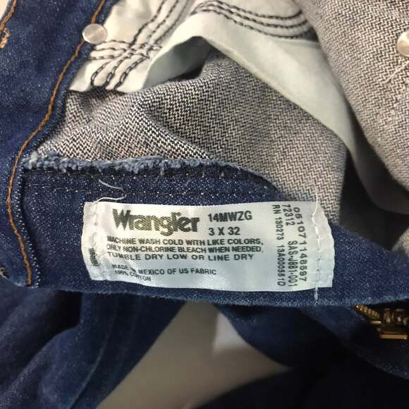 Vintage womens red tag high waisted wrangler 3x32 - Picture 2 of 7